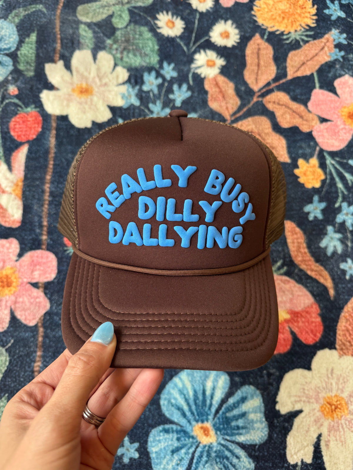dilly dally hat in brown