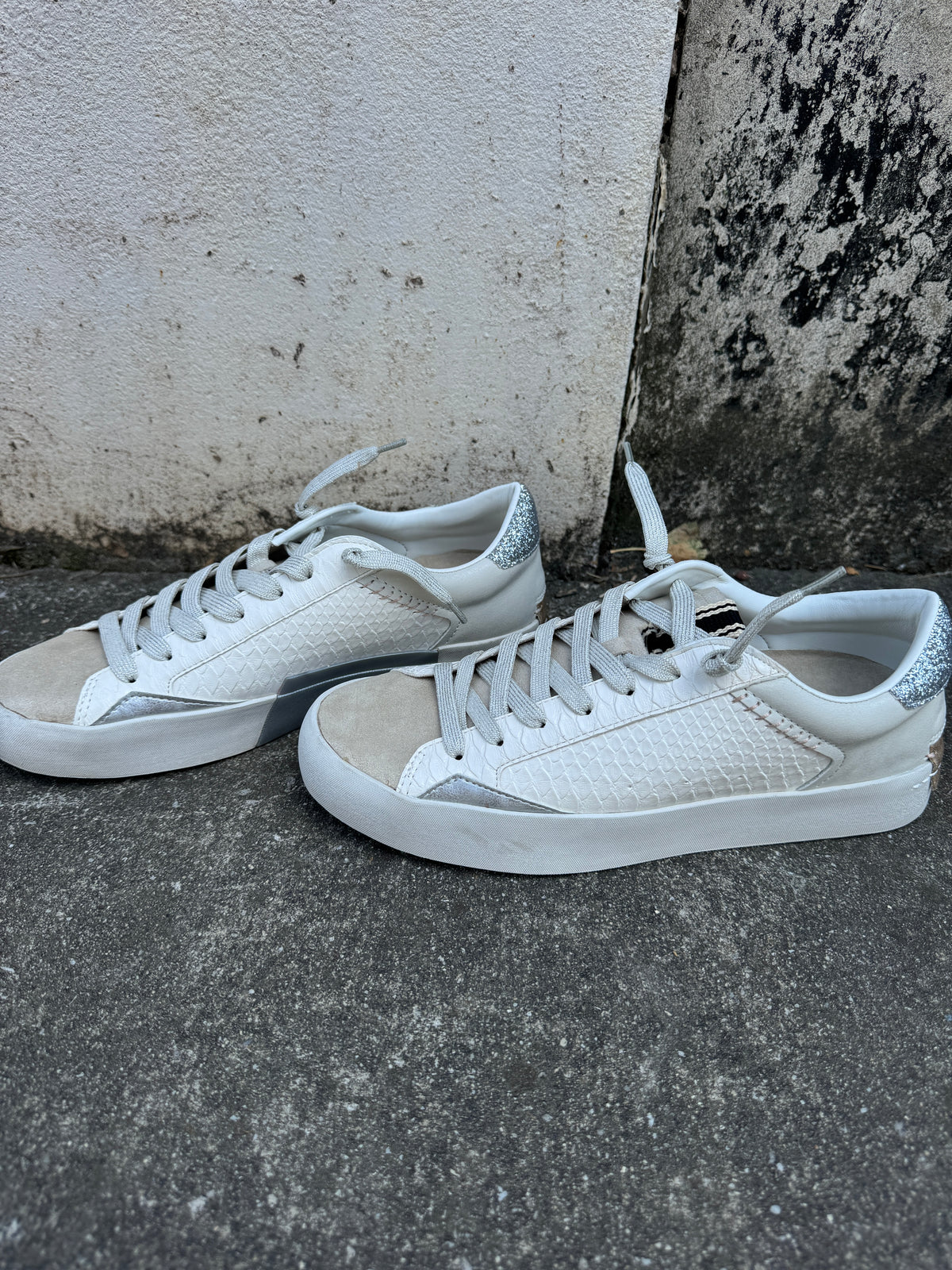the ellie sneakers in bone