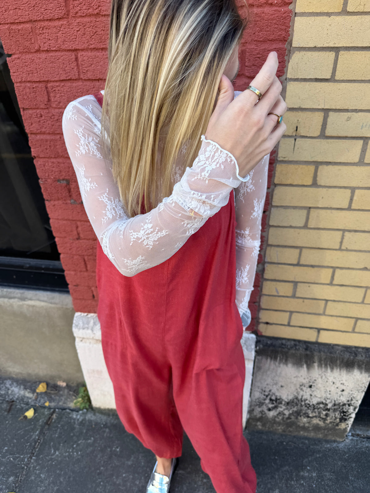 lace the night top in white