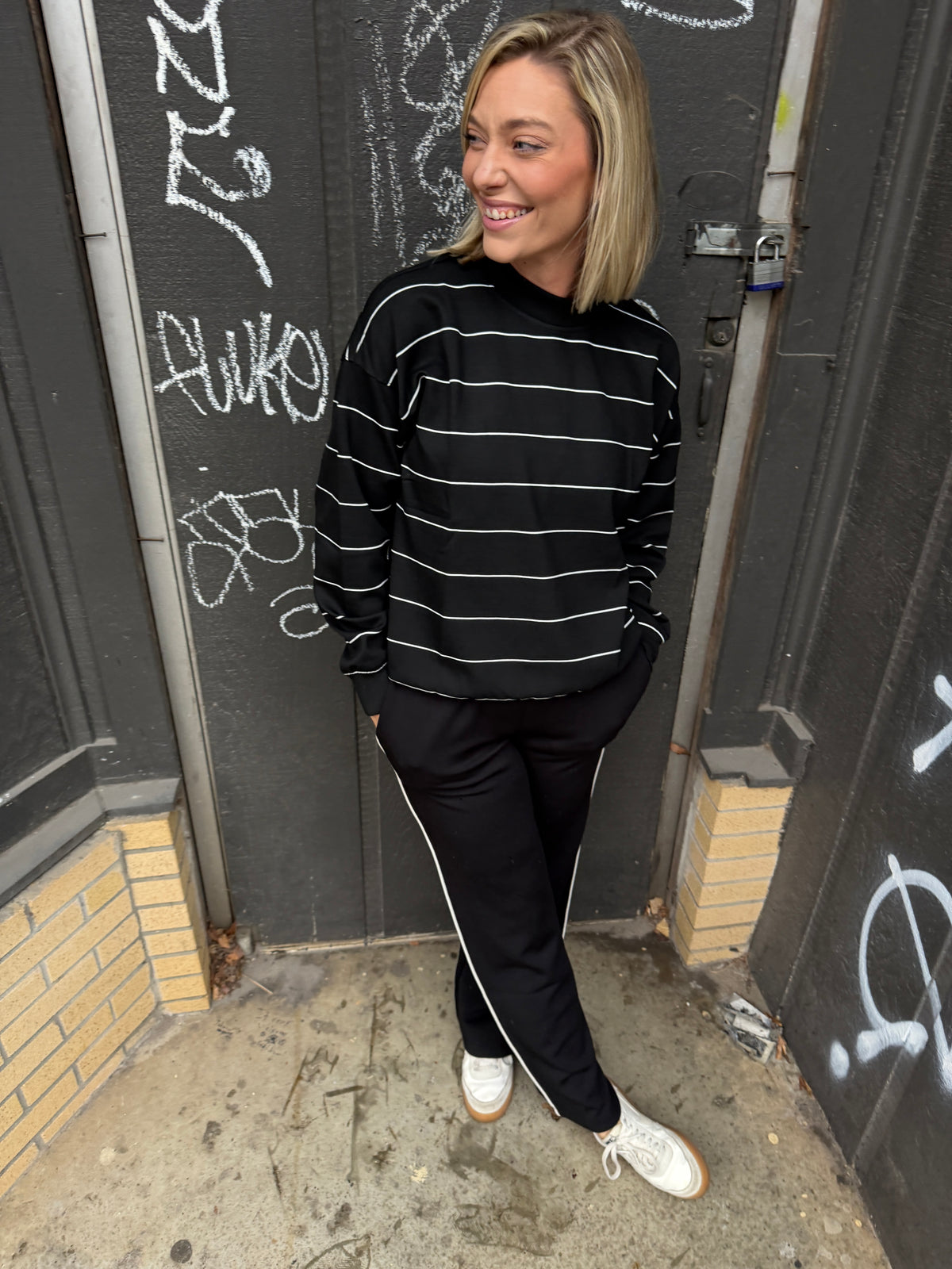 the lining sweatpants in black