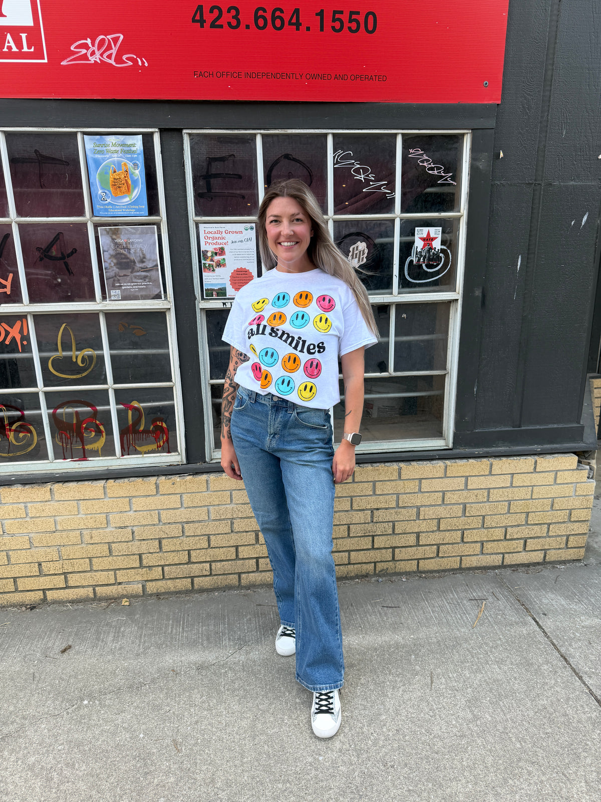all smiles graphic tee